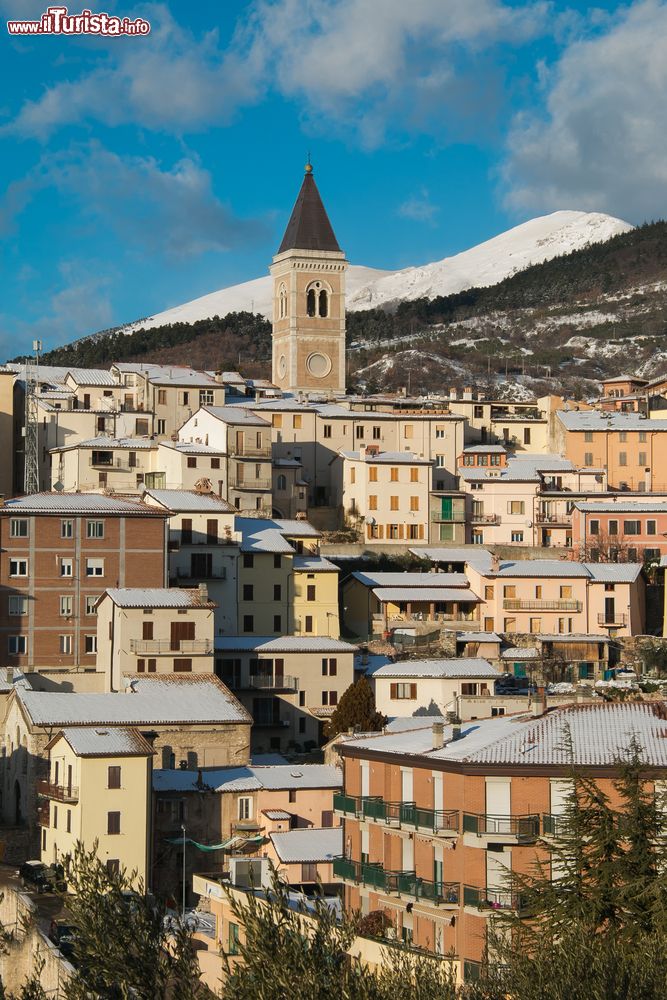 Immagine Vista invernale del centro storico di Gualdo Tadino in Umbria