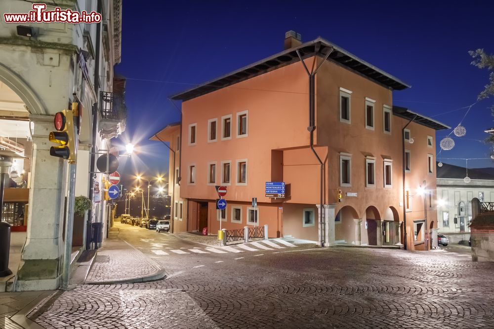 Immagine Vista nottruna del centro di Gemona del Friuli