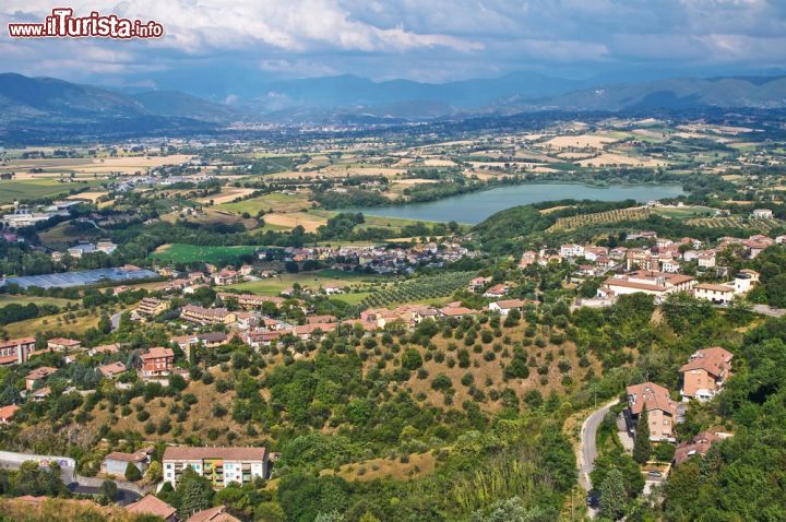 Immagine La vista panoramica che si gode dal borgo di Narni in Umbria - © Mi.Ti. / Shutterstock.com