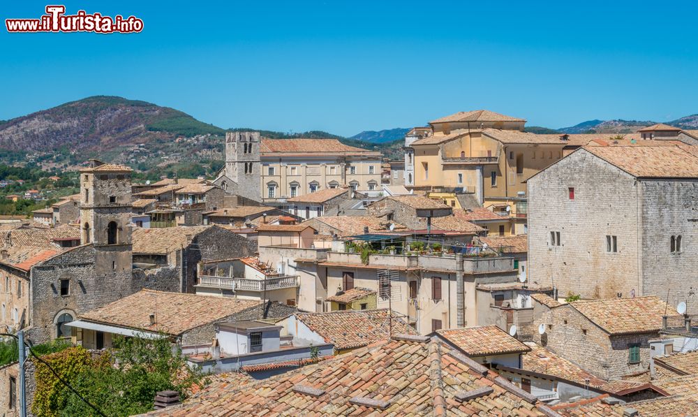 Immagine Vista panoramica dall'acropoli di Alatri, provincia di Frosinone, Lazio. La città possiede un importante patrimonio di monumenti di interesse artistico e storico.