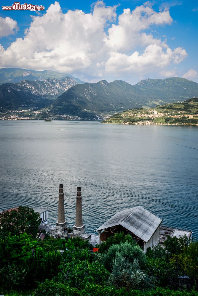 Immagine Vista sul Lago d'Iseo da Tavernola Bergamasca, in Lombardia.