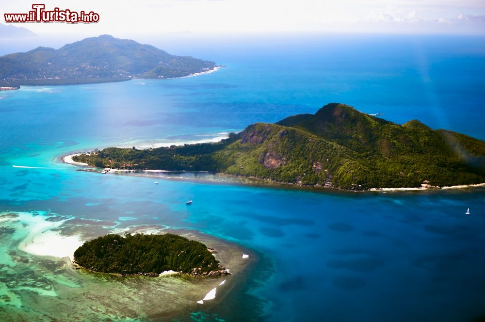 Immagine Volo aereo sulle Isole Seychelles nell'Oceano Indiano