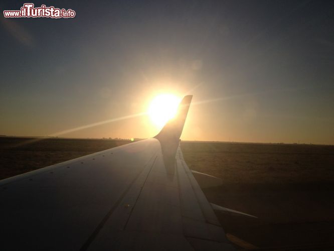 Immagine Aeroporto di Casablanca, Marocco: in fase di atteraggio sulla pista del Muhammad V°. E' il più trafficato del paese e il quarto dell'Africa.