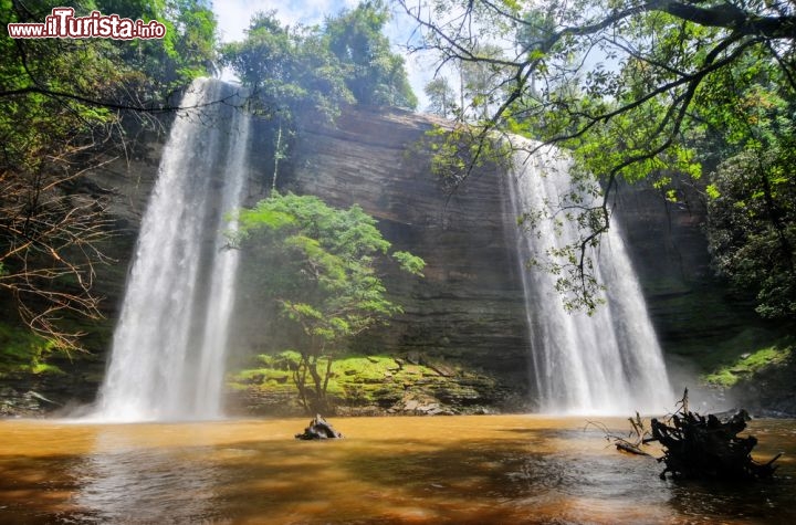 Immagine Boti Falls le cascate alte 30 metri si trovano vicino a Koforidua in Ghana - © Ammit Jack / Shutterstock.com