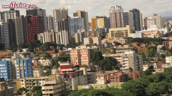 Immagine La Skyline di Curitiba in Brasile - © Luiz C. Ribeiro / Shutterstock.com