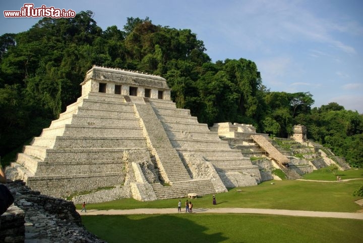 Immagine Le imponenti piramidi a gradoni di Palenque (Chiapas, Messico), sito archeologico Maya, che fungevano da monumenti funebri e templi per cerimonie religiose - © Yvan / Shutterstock.com