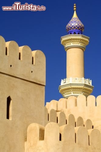 Immagine Nizwa, una storica capitale dell'Oman, famosa per il suo forte - Copyright Ufficio del Turismo del Sultanato dell'Oman