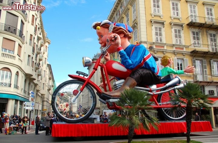 Immagine Sfilata di carri allegorici al carnevale di Nizza - © MagSpace / Shutterstock.com