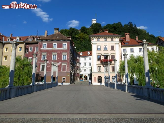 Immagine Vecchio ponte a Lubiana, siamo nel centro storico della capitale della Slovenia - © silky / Shutterstock.com