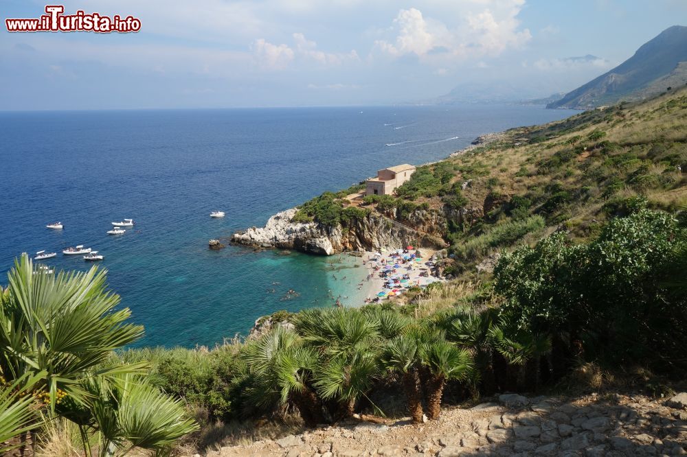 Immagine La Cala dell'Uzzo e il Museo delle Attività Marinare (Sicilia).