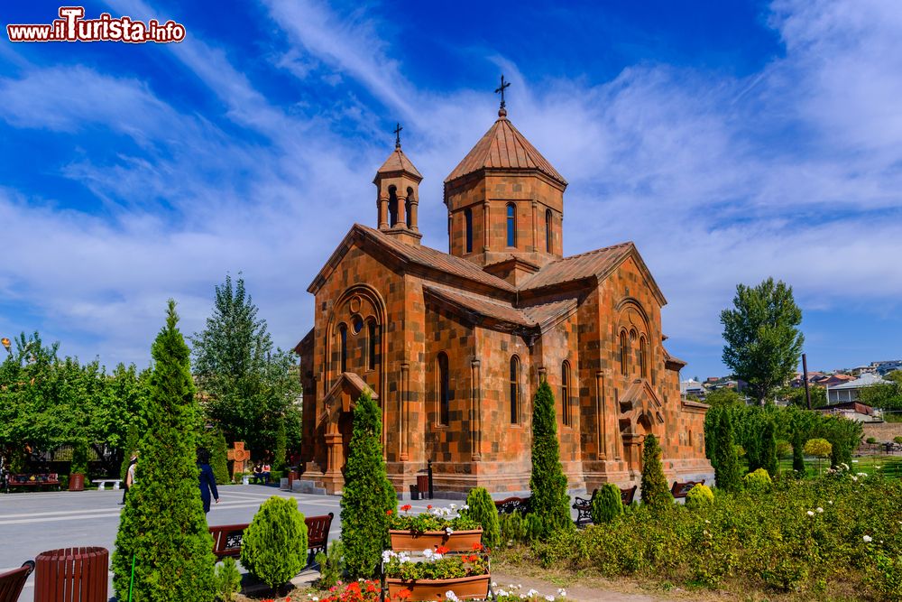 Immagine La chiesa di St. Astvatsatsin (Holy Mother of God) a Yerevan, Armenia. E' il più antico edificio religioso della città. 