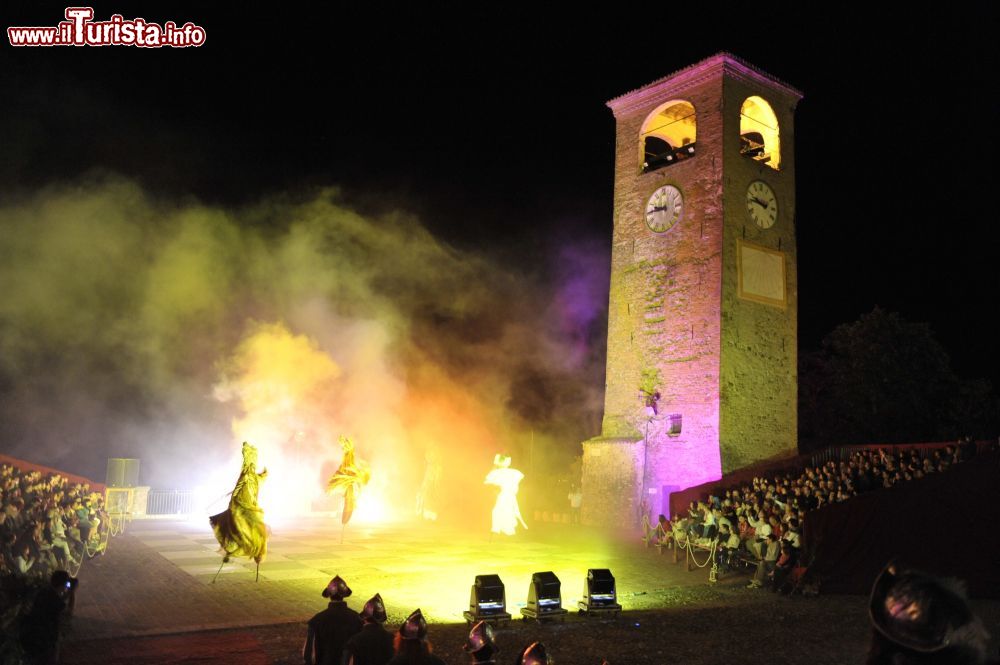 Immagine Un momento della partita a Dama Vivente, Comune di Castelvetro di Modena