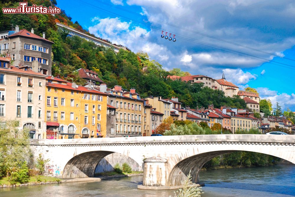 Immagine Grenoble sul fiume Rodano nel cuore delle Alpi francesi