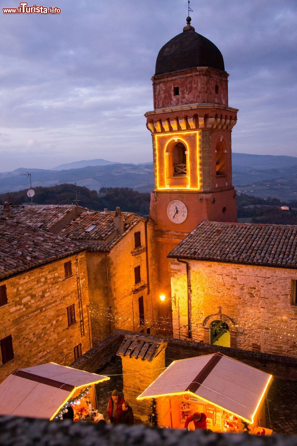 Immagine I mercatini di Natale al Castello di Frontone nelle Marche