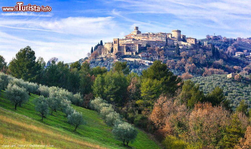 Immagine Il borgo umbro di Gualdo Cattaneo in provincia di Perugia - © leoks / Shutterstock.com