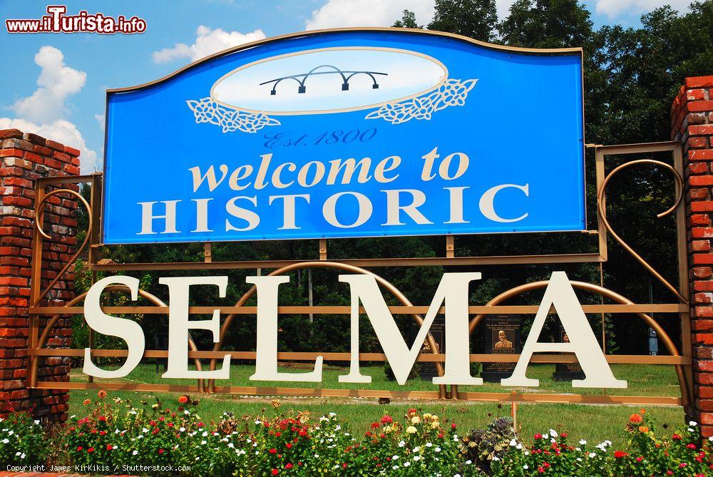 Immagine Il cartello di Benvenuto nella città storica di Selma in Alabama - © James Kirkikis / Shutterstock.com