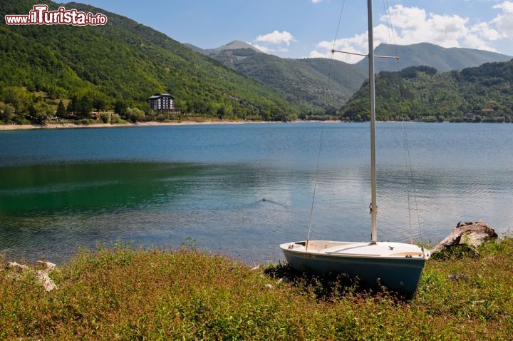 Immagine Il Lago di Scanno uno dei più belli dell'Abruzzo - © Gianluca Rasile / Shutterstock.com