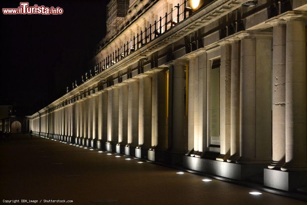 Immagine Il Palazzo delle Terme fotografato by night a Ostenda, Belgio - © DDH_image / Shutterstock.com