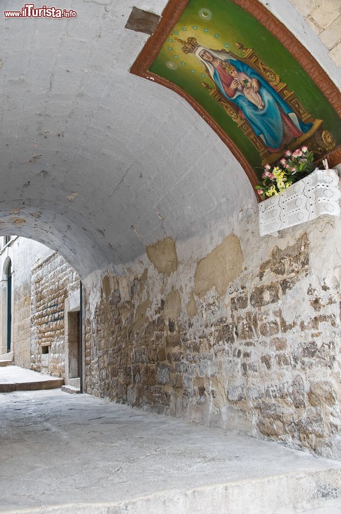 Immagine L'immagine della Madonna nell'arco di un vicolo del centro storico della città di Andria, la quarta per numero di abitanti della Puglia.