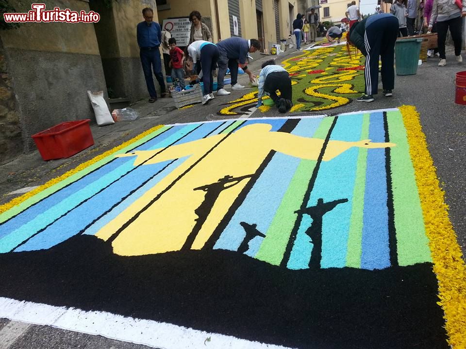 Infiorata del Corpus Domini Tuoro sul Trasimeno