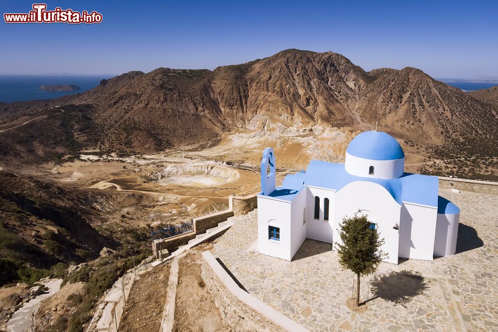 Immagine Isola di Nisyros, Grecia: il vulcano Polyvatis. E' il più orientale del Mar Egeo.