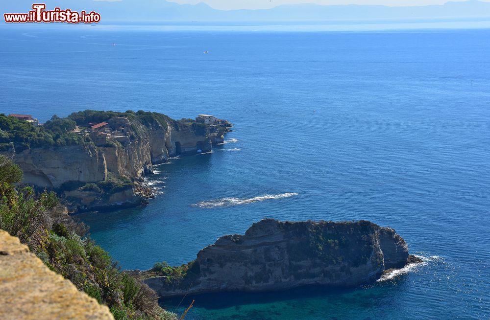 Immagine La baia di Trentaremi Bay a Napoli, zona Posillipo