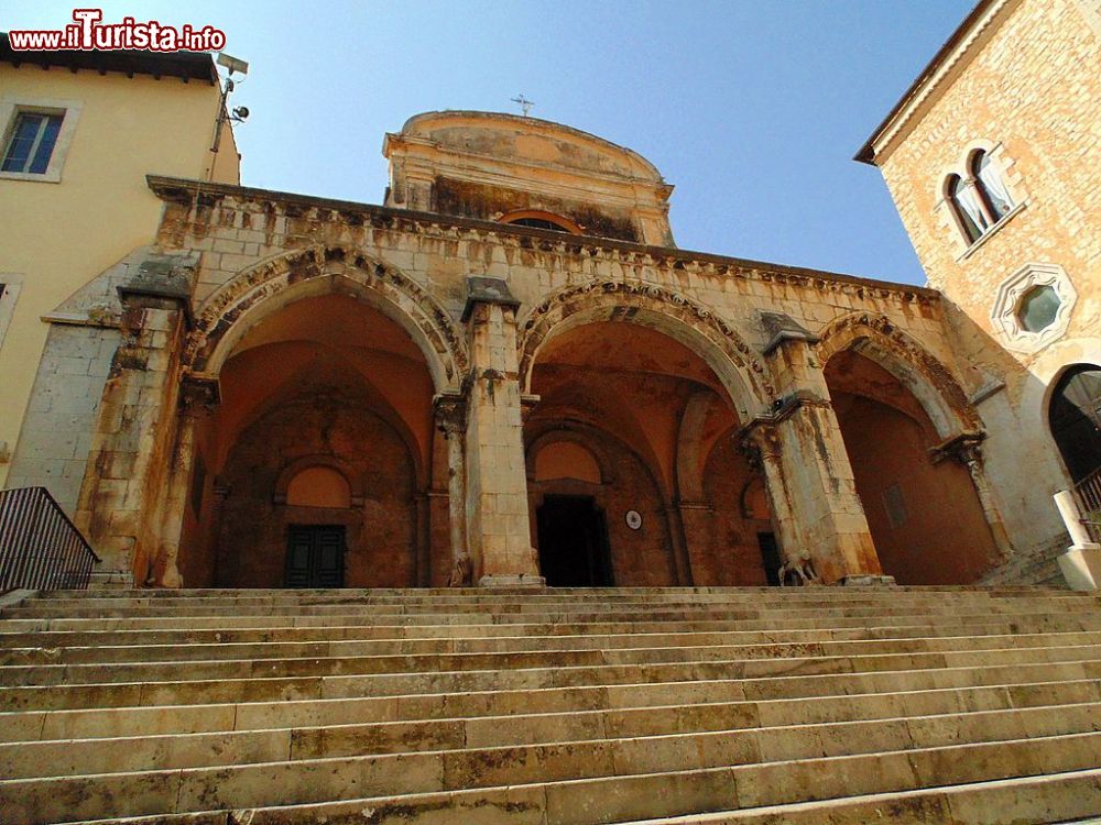 Immagine La Basilica Cattedrale di Santa Maria Annunziata a Priverno in provincia di Latina, Lazio - © Itto Ogami, CC BY 3.0, Wikipedia