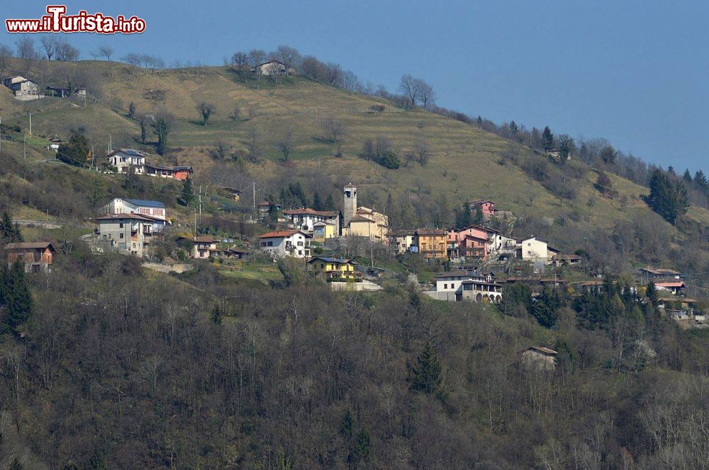 Immagine La frazione di Belprato a Pertica Alta in Lombardia - © Giorgio Scalvini, CC BY-SA 4.0, Wikipedia