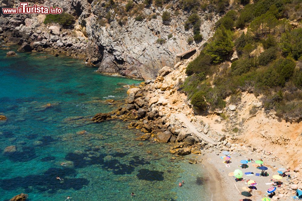 Immagine La spiaggia di Cala del Gesso sul Monte Argentario in Toscana