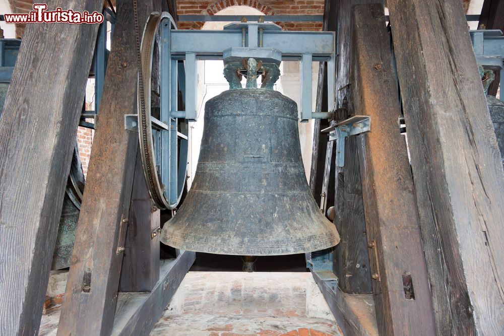 Immagine La vecchia campana nel campanile della cattedrale di Chioggia, Veneto, Italia.