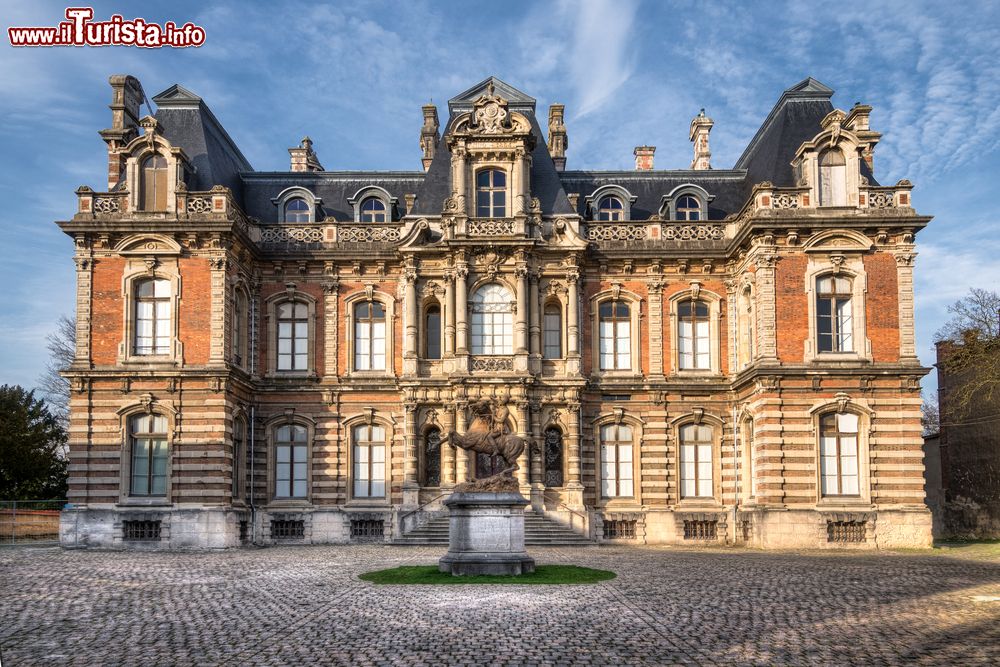 Immagine L'antica azienda di produzione di champagne Chateau-Perrier a Epernay, Francia.