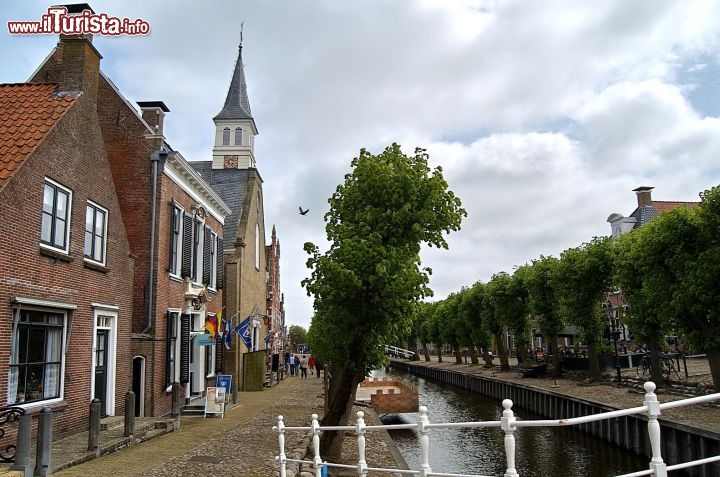 Immagine Lungofiume in centro a Sloten (Frisia) nei Paesi Bassi