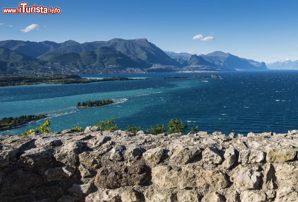 Immagine Panorama del Lago di Garda fotografato dalla Rocca di Manerba