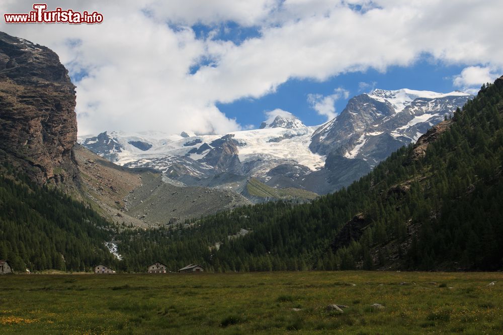 Immagine Pian di Verra, nella Valle di Ayas e il massiccio del Monte Rosa in Valle d'Aosta