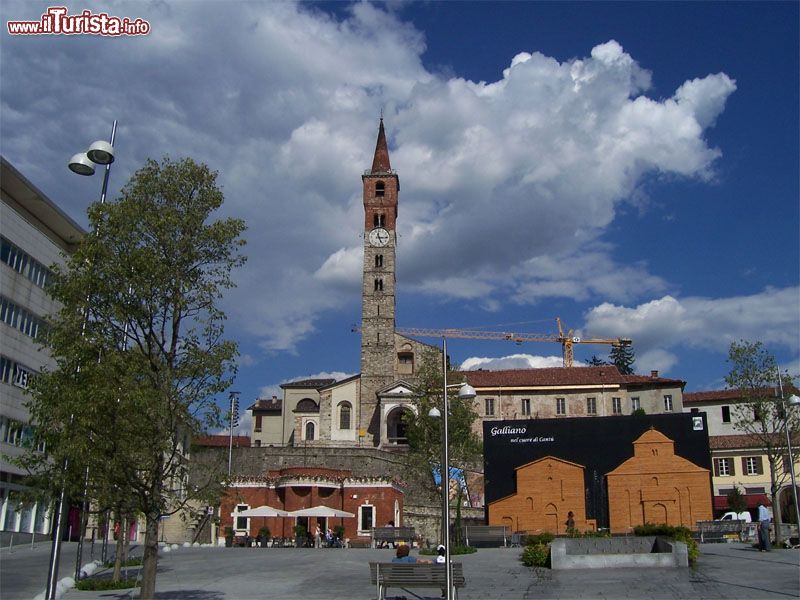 Immagine Piazza garibaldi il centro della città di cantù in Lombardia