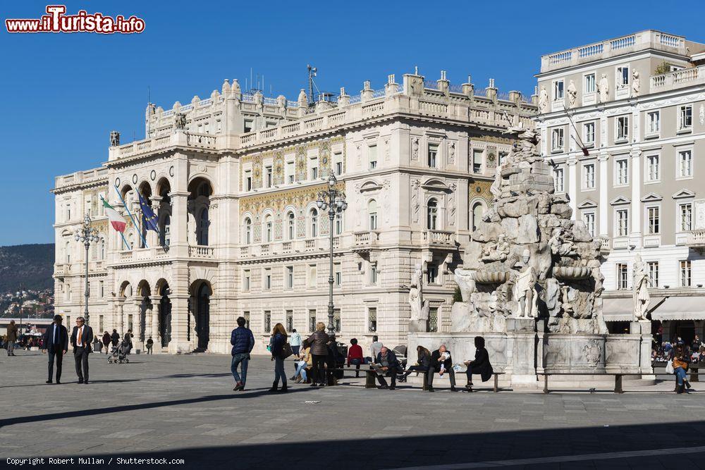 Immagine Piazza Unità d'Italia in centro a Trieste, Friuli Venezia Giulia - © Robert Mullan / Shutterstock.com