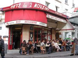 "Le Cafè des 2 Moulins" localtion del film "IL FAVOLOSO MONDO DI AMELI". ll locale dove lavora Amelie a Montmartre - © Roby / wikipedia.org