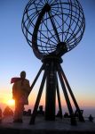 Capo Nord sole di mezzanotte e monumento (Nordkapp) - Foto di Giulio Badini