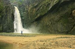 Uno degli spettacolari salti di Jimenoa, meta prediletta delle gite che partono da Jarabacoa, Repubblica Dominicana - © Don Mammoser / Shutterstock.com 