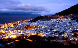 Chefchaouen, fotografia notturna della medina ...