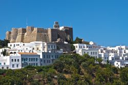 Chora di Leros e castello, Dodecaneso. Villaggi pittoreschi e dalle architetture tradizionali, preservate anche grazie al tardivo sviluppo turistico dell'isola, sono il fiore all'occhiello ...