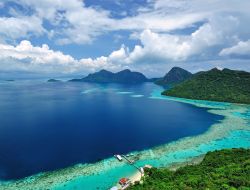 La spettacolare costa del Borneo, nel suo tratto settentrionale, possedimento della Malesia - © Nokuro / shutterstock.com