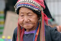 Primo piano di una donna Akha, Cina - Foto di Giulio Badini