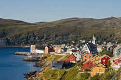 Panorama su Hammerfest, Norvegia - Città della contea di Finnmark in Norvegia, Hammerfest ha ricevuto lo status di città nel 1789 in seguito alla rivolta dei Cocker. Diventata ...