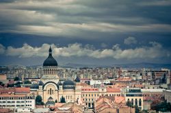 Skyline di Cluj Napoca, Romania  - Una suggestiva foto panoramica della skyline di Cluj Napoca in cui si possono ammirare alcuni dei suoi principali edifici e palazzi storici che spiccano ...