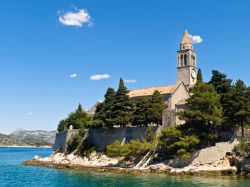 Un Monastero Cattolico a Lopud in Croazia (Dalmazia). Nella foto la chiesa di Santa Maria della Spilica. Erano oltre trenta, nel 17° secolo, i monasteri nell'isola di lopud - © ...