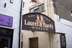 La vecchia entrata del Museo Laurel and Hardy ...