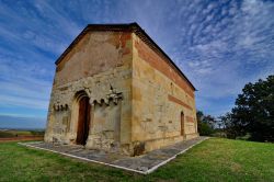 Oratorio di San Michele Arcangelo, la pieve romanica ...