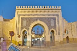 La Porta Bab Bou Jeloud, l'ingresso della ...