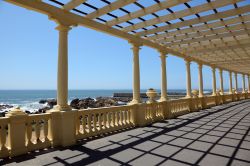 L'Oceano Atlantico è tra le bellezze di Porto, seconda città del Portogallo. Per godervelo visitate le spiagge cittadine o passeggiate sul lungomare © Philip Lange / ...